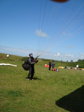 qui pose sa voile calmement