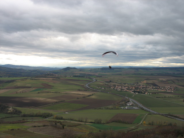 Puy de Corent Sud avec l'A75 en dessous