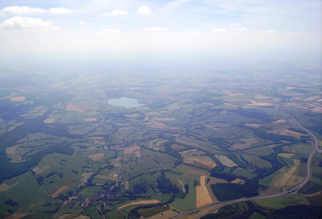 A gauche le lac de Panthier