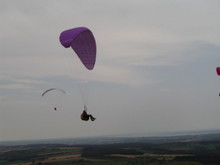 attention danger volant, si vous le croisez au menez faites gaffe ... et c'est pas des blagues.
la voile est une Koovan