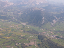 Sur la droite, Seyne les Alpes,
exactement au milieu de la photo, la piste des planeurs et au milieu vers le bas, les 4 chemins
