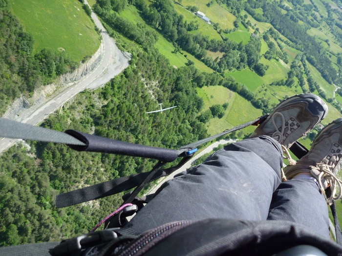 Impressionnant de le voir sous la route (qui monte au col Saint Jean) !