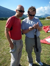 Marc et Ludo "relisent" leur vol sur leur GPS