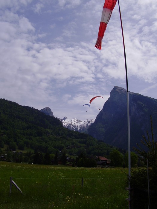 2 parapentes entre le Criou et la Bourgeoise