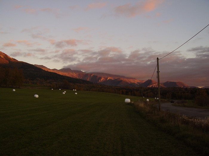 Coucher du soleil sur la route vers Seyne