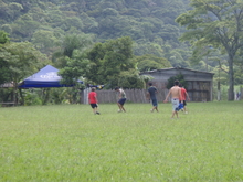 L'aterro offciel... les jeunes jouent au foot... et le symbole mexicain : Corona...
Fortin 21 juillet 2007