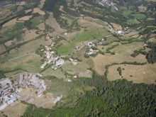 au milieu de la photo, l'atterrissage du col Saint Jean