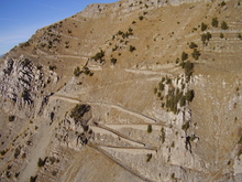 Sentier qui monte au Fort de Dormillouse