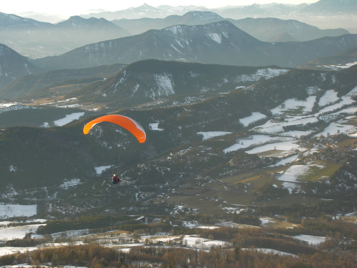 Saint Jean Montclar se trouve 3 km au dessus de Saint Vincent les Forts en allant vers Digne.