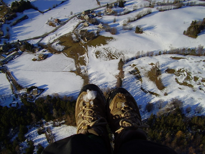 En haut de la photo au bout de mes chaussures l'atterrissage du col Saint Jean