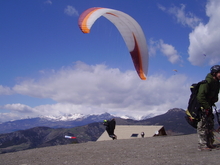 Simon Issenuth sous son Ice Peak (Niviuk)