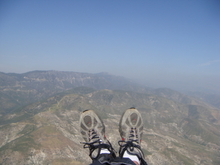 Vu sur le deco (entre mes pieds)
Pris a la verticale du terrain