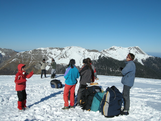 les filles en grande discussion
en arriere plan l'Escalette, et sur la droite le Cagire