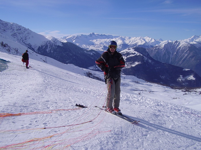 Etienne fait un premier vol avec une mini-voile