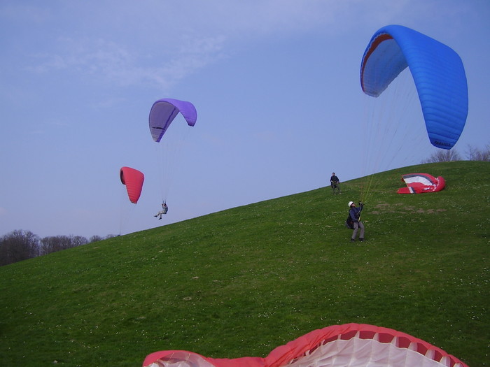 puis le vent se calmant un peu , on a pu se laisser monter sur la butte