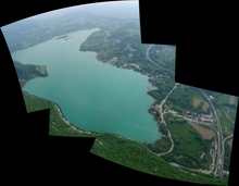 panorama improbable du lac d'aigebelette