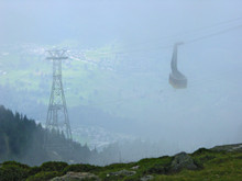 PWC &agrave; Fiesch - la benne dans les nuages.