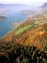 Le lac d'Annecy en automne