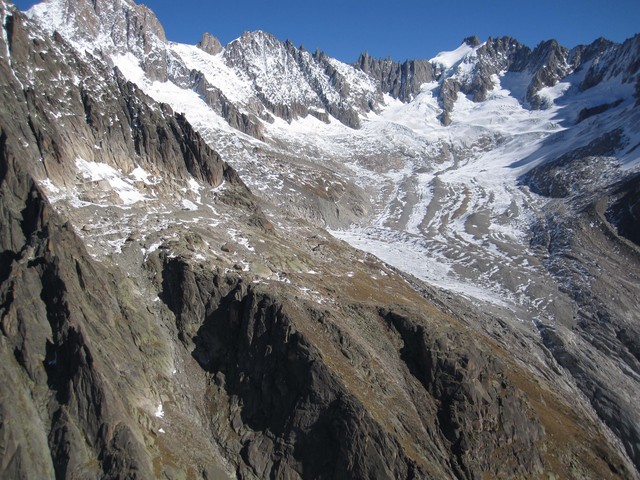 refuge du couvercle. (cherchez bien)